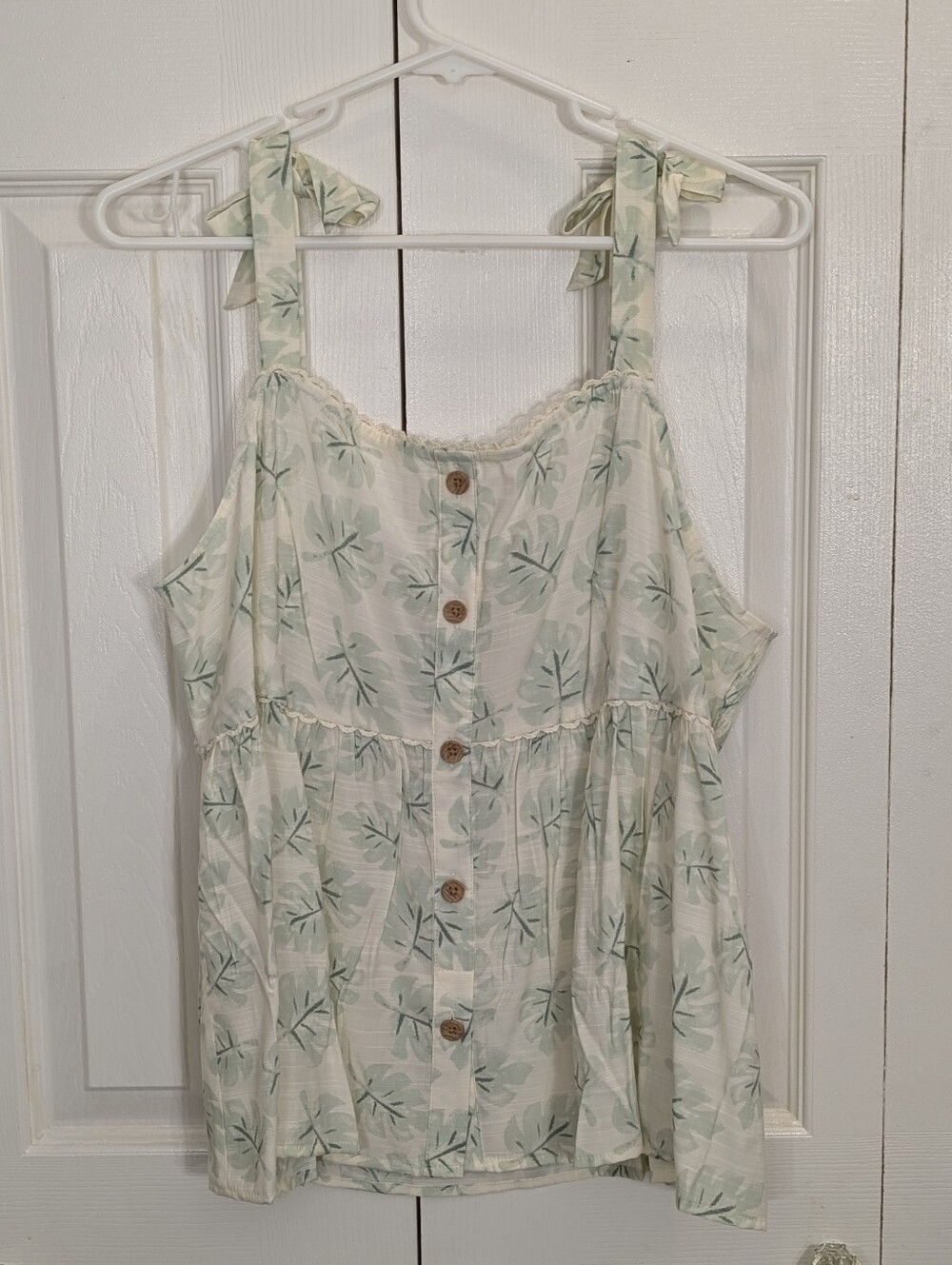 NWOT LC Lauren Conrad: Cream and Green Leaf-Print Tie-Shoulder Tank - Size XL